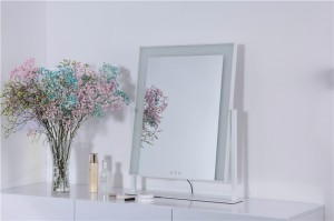 Goede groothandelaars China Metalen staande spiegelfabrikanten Verstelbare verlichte slimme badkamermake-upspiegel met LED-licht